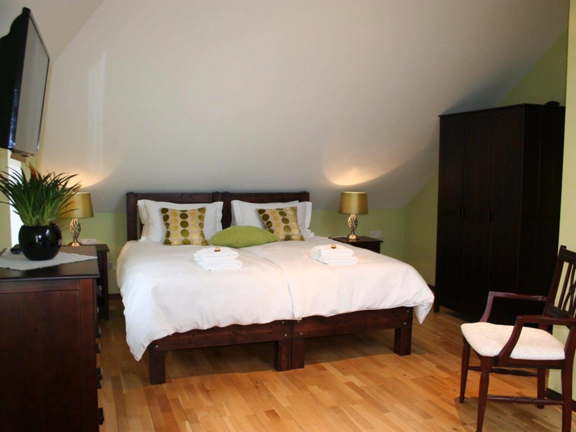 Millers House Boutique B&B เอมส์เวิร์ธ ภายนอก รูปภาพ